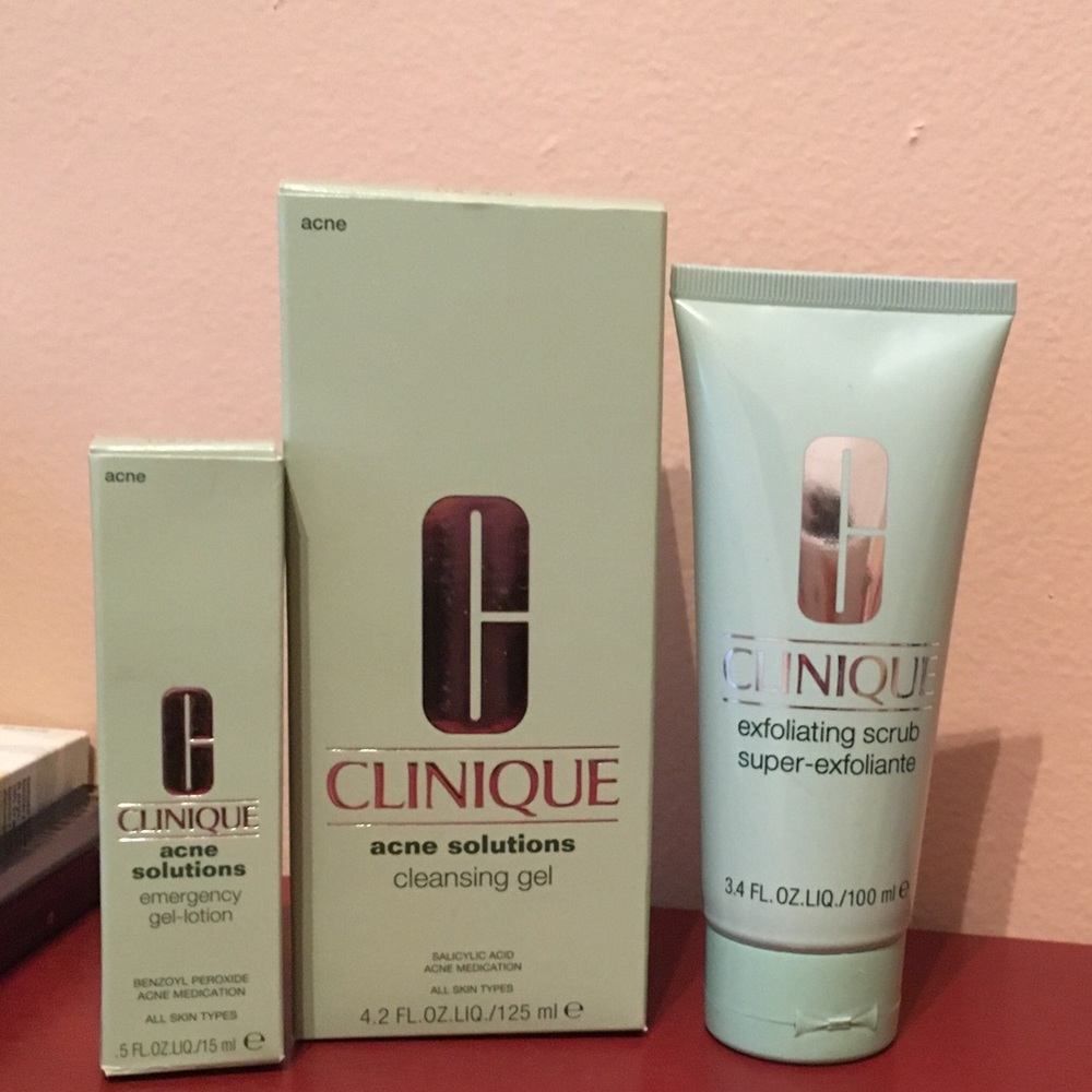 Clinique Bundle: 2 Acne Medications + 1 Scrub